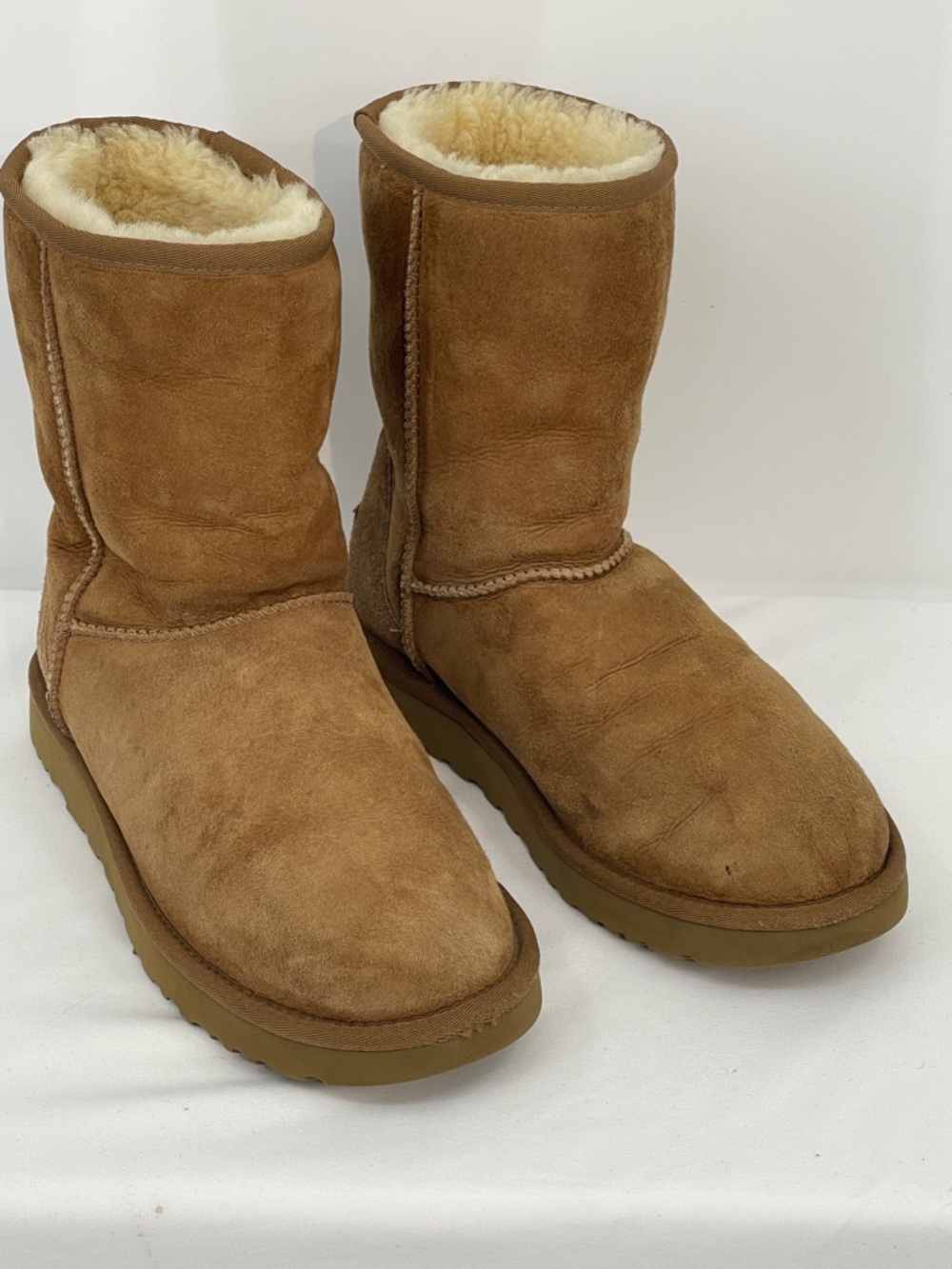 UGG Chestnut Shearling-Lined Women's Boot SIZE 10 USED COUPLE SPOTS ON TOE